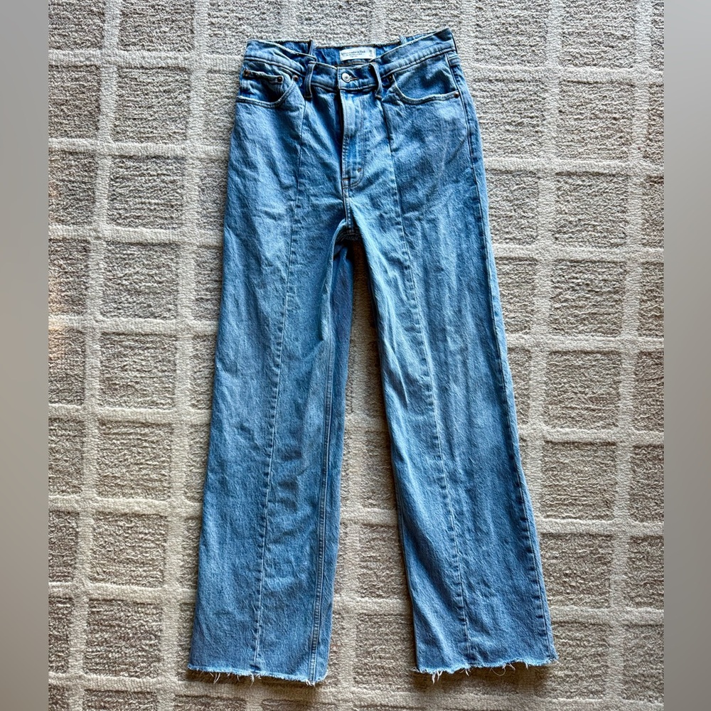 Abercrombie and Fitch 90s relaxed jeans size 26